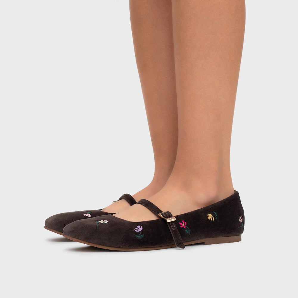 BLOSSOM FLAT BROWN