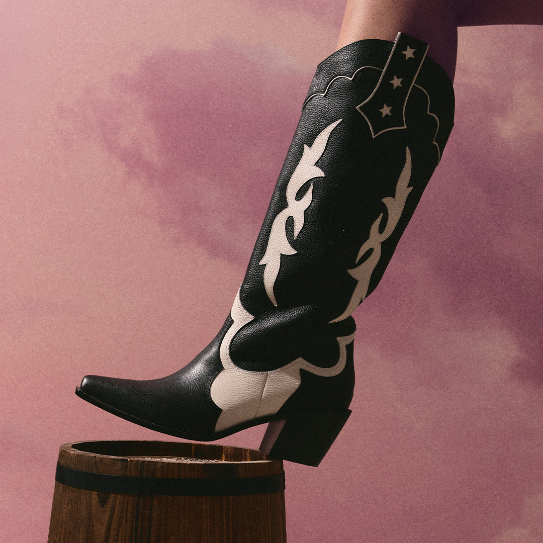 LUCKY HEARTS BOOT BONE BLACK