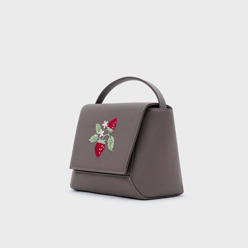 FLAP HANDBAG STRAWBERRY SUNDAE MARRÓN