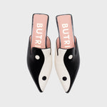 Cargue la imagen en el visor de la galería, LUCKY YIN YANG MULE FLAT NEGRO
