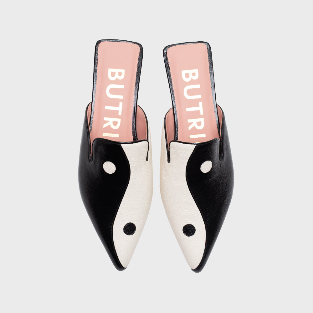 LUCKY YIN YANG MULE FLAT NEGRO