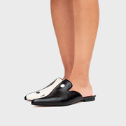 LUCKY YIN YANG MULE FLAT NEGRO