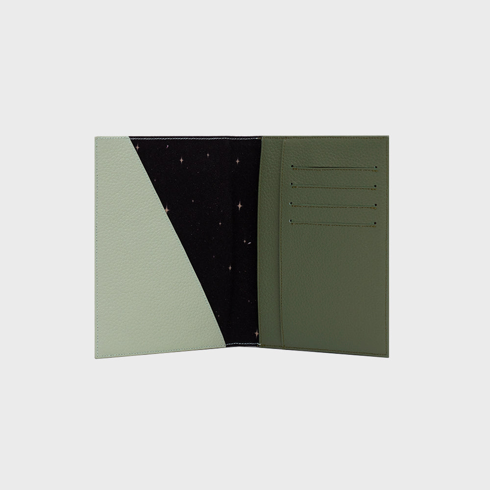 LUCKY CLOVER GREEN PASSPORT HOLDER