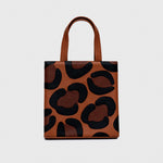 Load image into Gallery viewer, SQUARE TOTE BAG KAT MARRÓN
